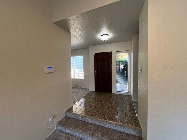 Building Photo - Single story home located in Lakewood Elementary School District!