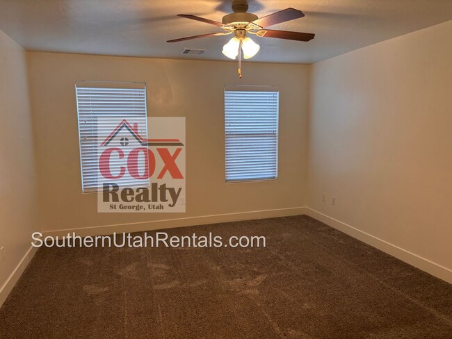 Building Photo - Wonderful Desert Canyon 4 bed | 2.5 bath |...