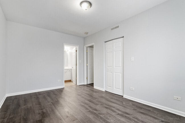 Building Photo - 2451 W Howard St