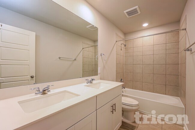 Building Photo - 13507 Paxton Blvd