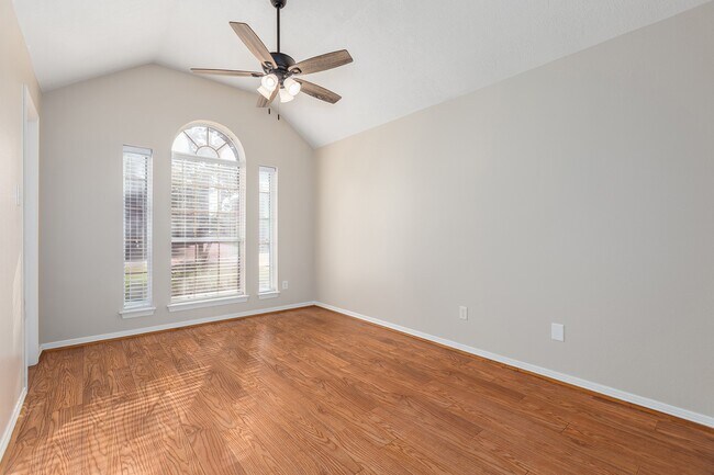 Building Photo - 8015 Sports Haven Dr