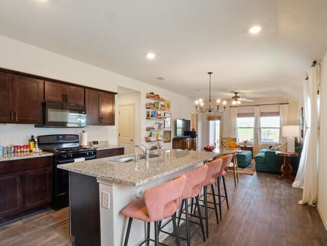 Building Photo - Greenbelt Home in San Marcos