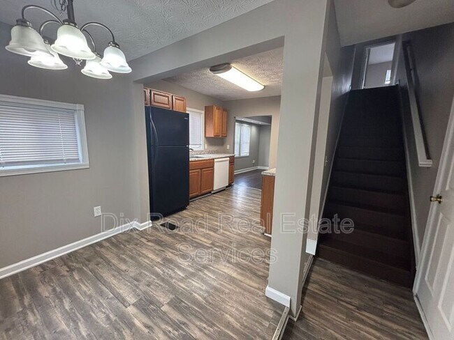 Building Photo - 2112 Lodell Ave