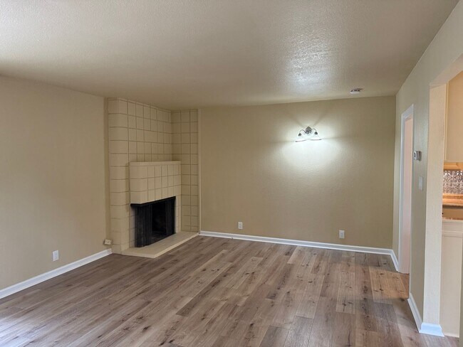 Building Photo - BEAUTIFULLY REMODELED 2 BEDROOM IN CARMICHAEL