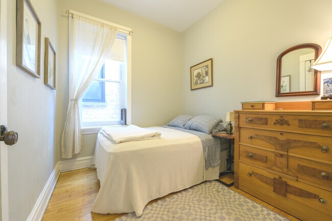 Building Photo - 2627 N Mozart St