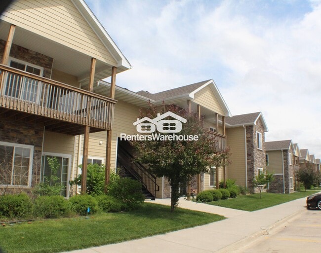 Building Photo - 2000 Meadow Ct