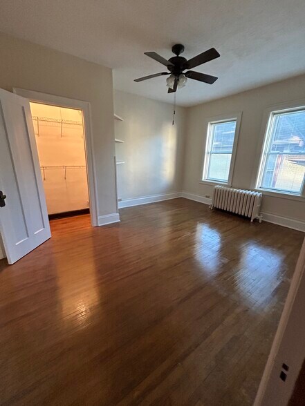 Lg bdrm w/closet organizer - 417 2nd Ave SE
