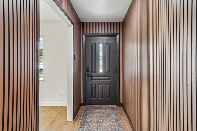 Building Photo - 2801 Coy Dr