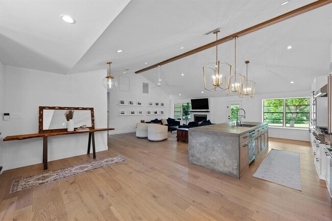 Building Photo - 8307 Spring Valley Dr