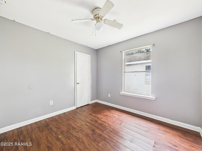 Building Photo - 615 Walker Rd