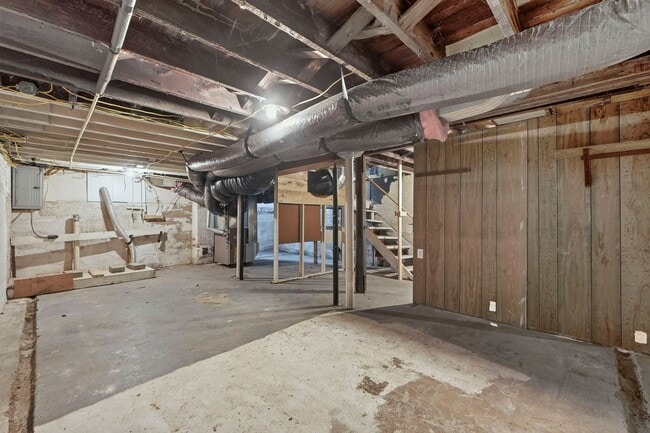 Building Photo - Freshly Updated 3-Bed Home with Back Parking