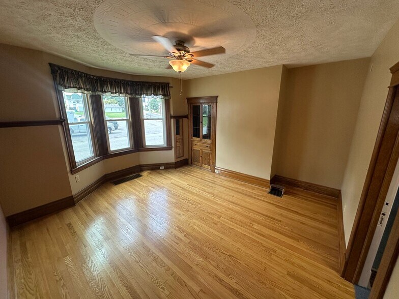 Building Photo - 3000 Dudley Ave