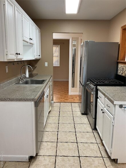 Building Photo - 430 Somerset Dr