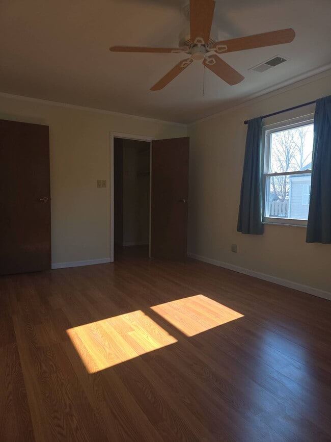 Building Photo - 8284 Sobax Dr