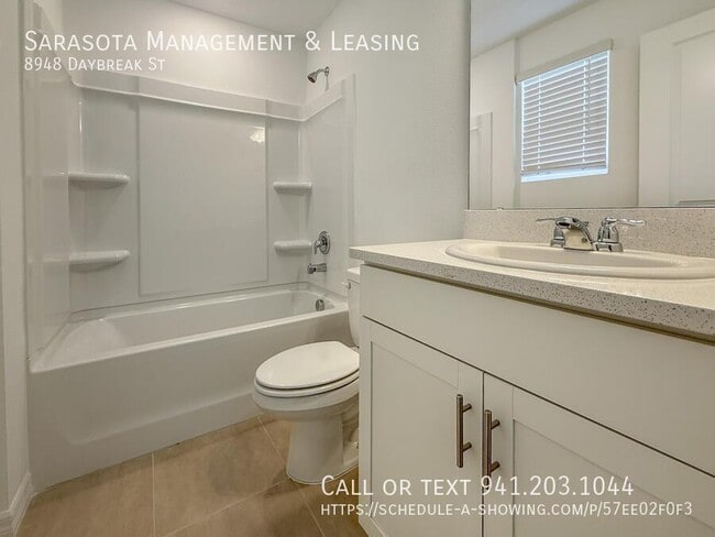 Building Photo - 8948 Daybreak St