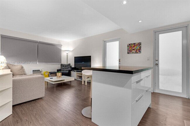 Building Photo - 1117 Meridian Ave