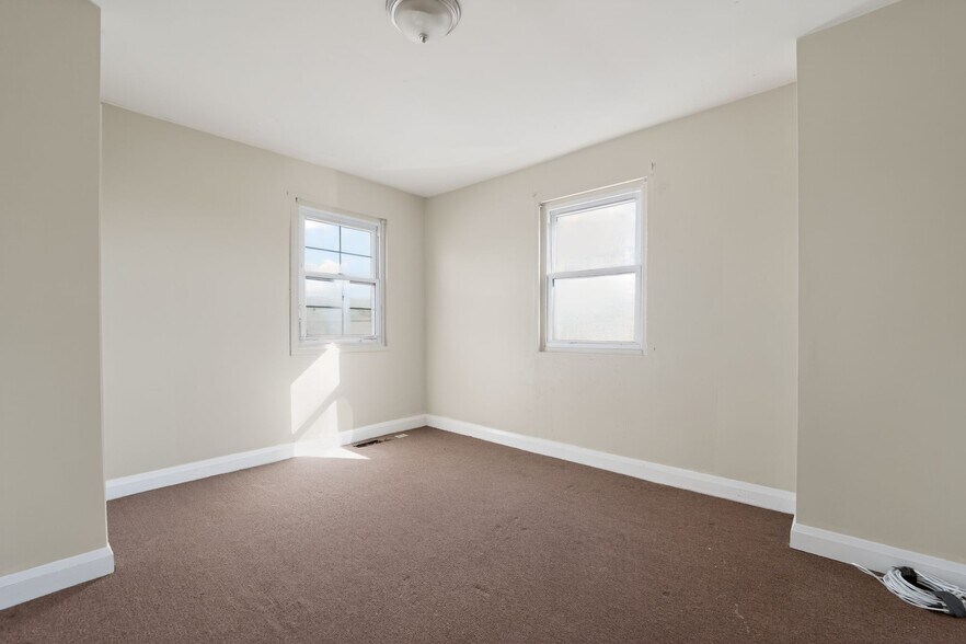 Building Photo - 3544 4th St