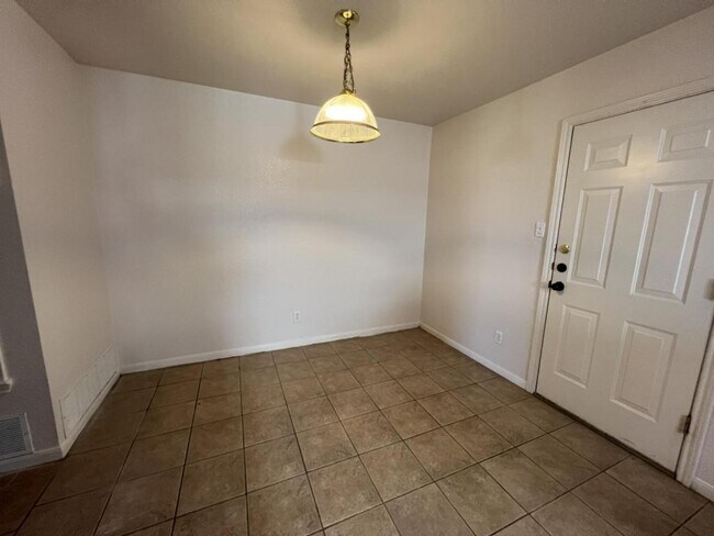 Building Photo - 3706 Dustin Ct