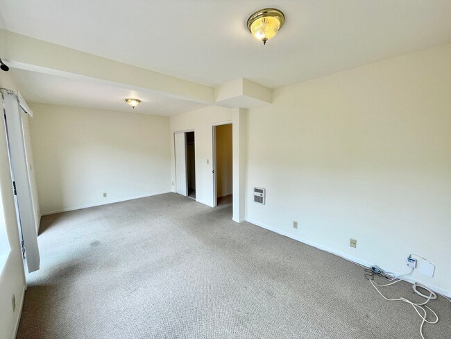 Building Photo - Charming Garden Apartment w/Deck, Prime Inner Richmond Location PROGRESSIVE