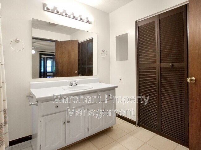 Building Photo - 311 Mc Dowell St