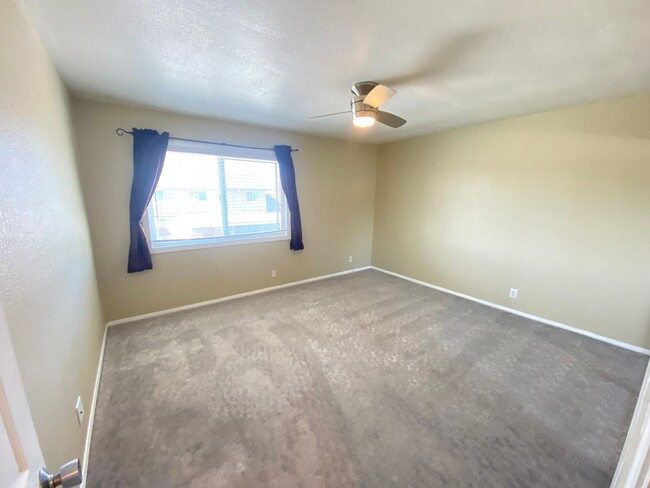 Building Photo - Two Bedroom Huntington Beach Townhouse w/ ...