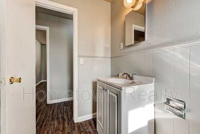 Building Photo - 1308 Mcdonald Dr