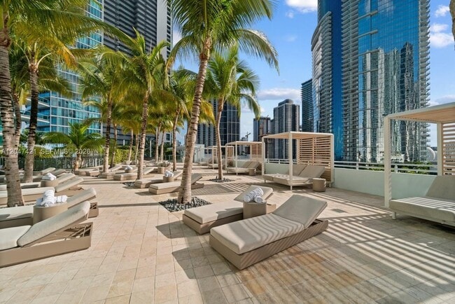 Building Photo - 900 Biscayne Blvd
