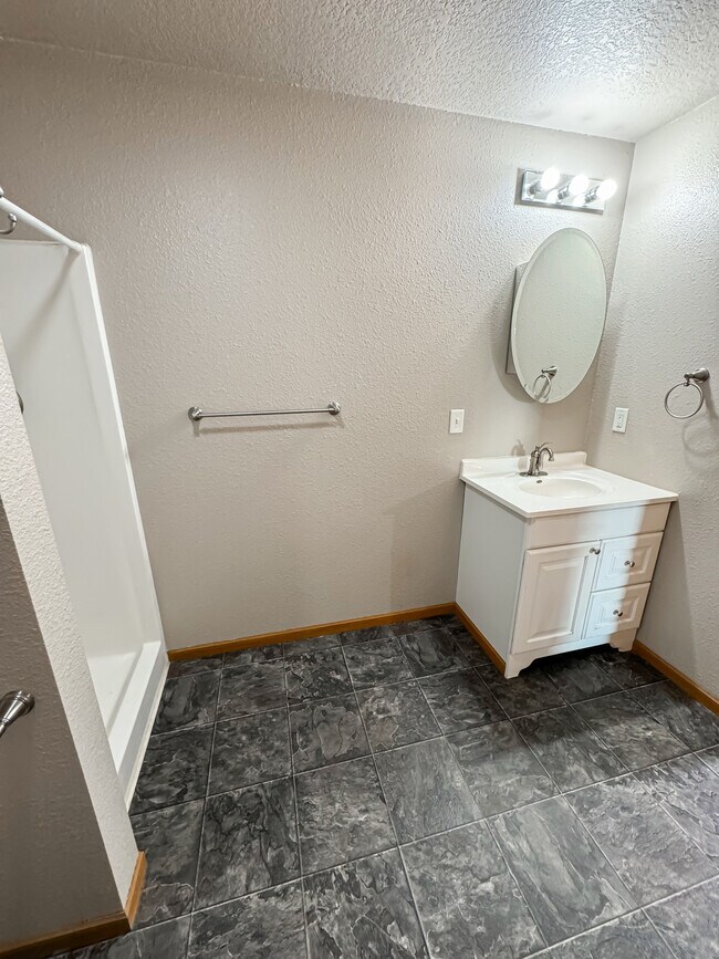 Building Photo - Theater Apartments Beulah