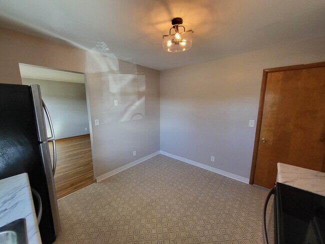 Building Photo - 4720 Esterbrook Rd