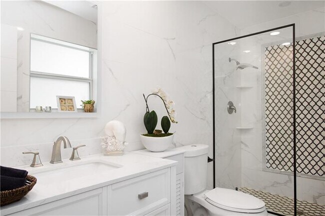 Building Photo - 850 W Camino Real