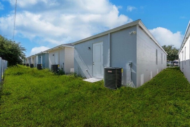 Building Photo - 3188 Hiawatha Ave