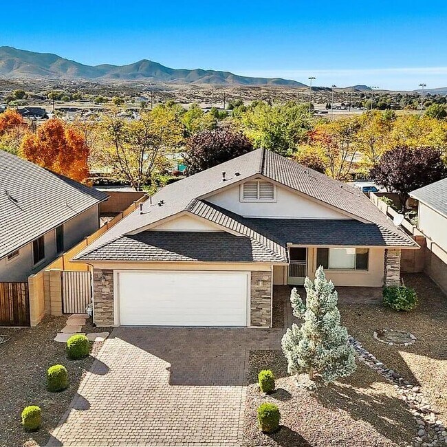 Building Photo - 328 La Paz St