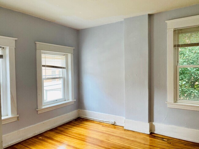 Building Photo - 119 N Robinson St