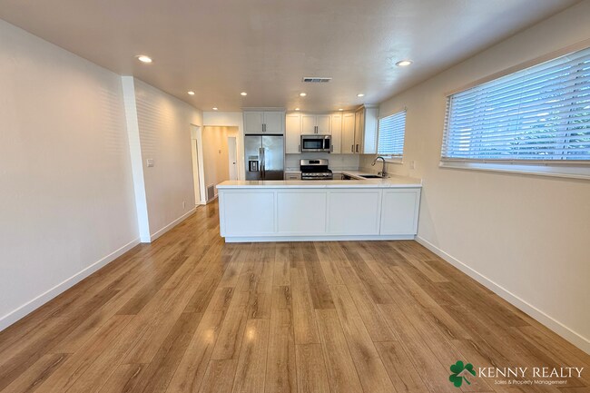 Building Photo - Recently Remodeled 3 Bedroom Corner Home i...