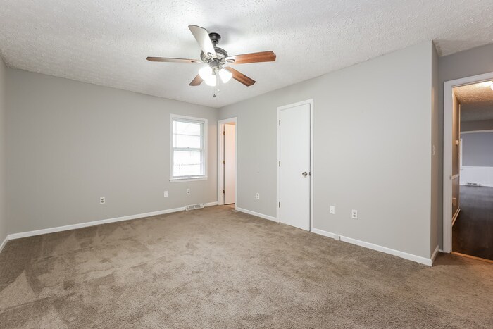 Building Photo - 202 Evergreen St