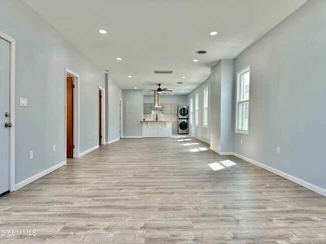 Building Photo - 37 High St