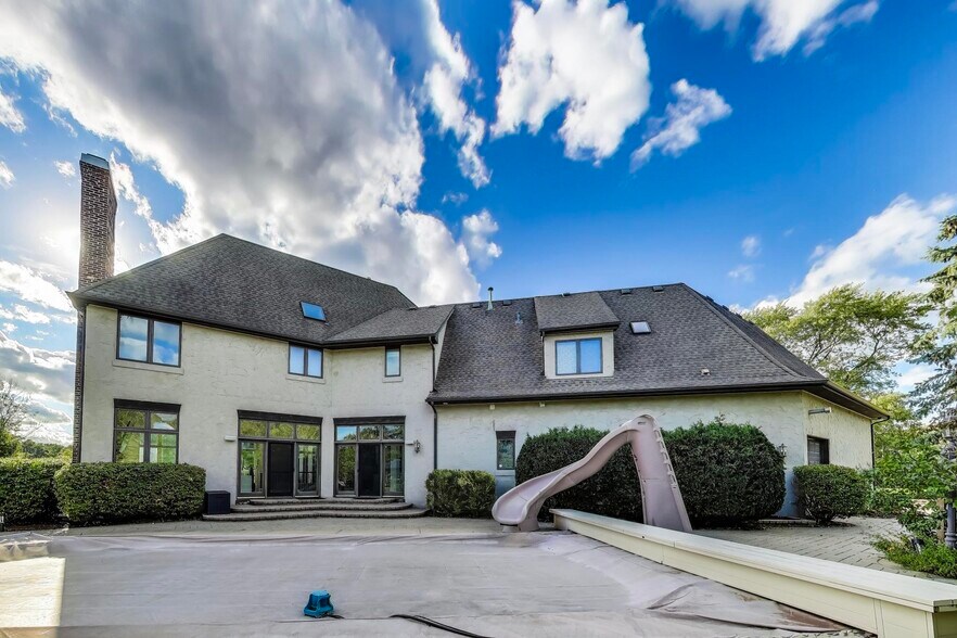 Building Photo - 23W711 Hobson Rd