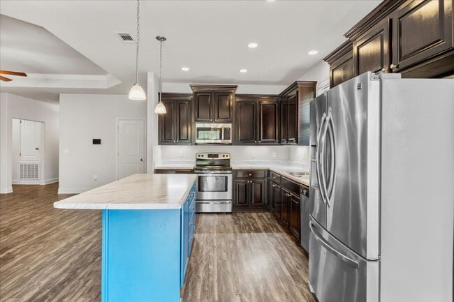 Building Photo - 3 bedroom 2 bathroom- GREAT Location in Pace!