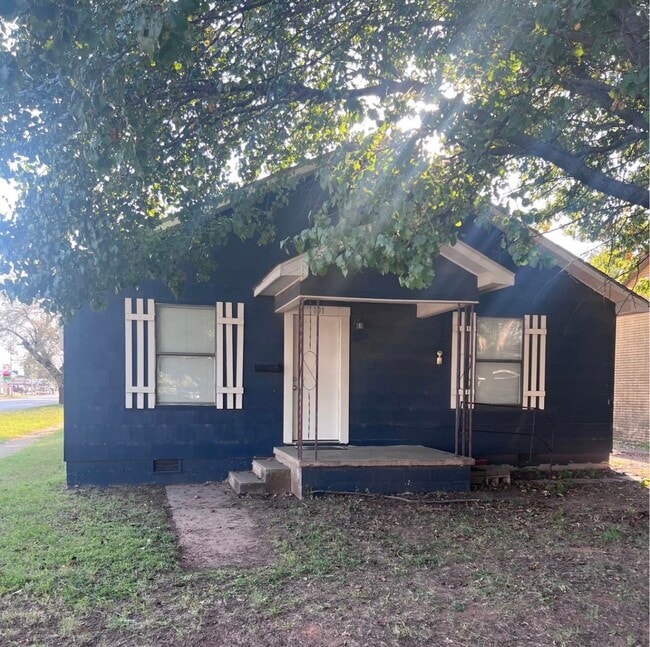 Building Photo - 101 SW 8th St