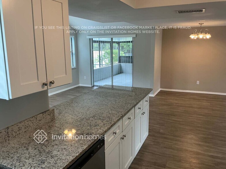 Building Photo - 16033 Villa Dr