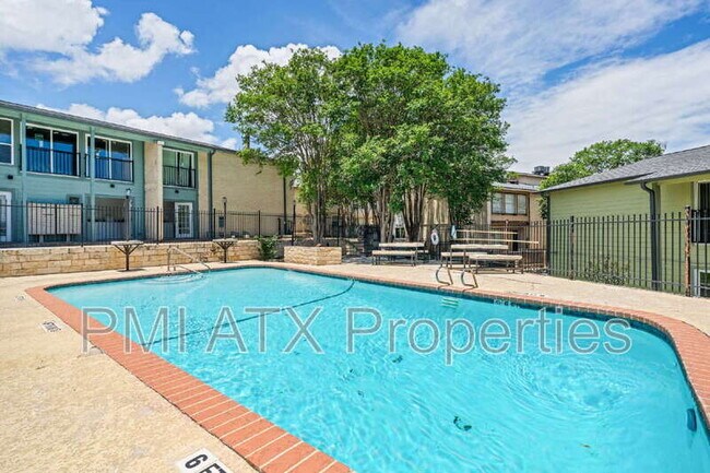 Building Photo - 2124 Burton Dr