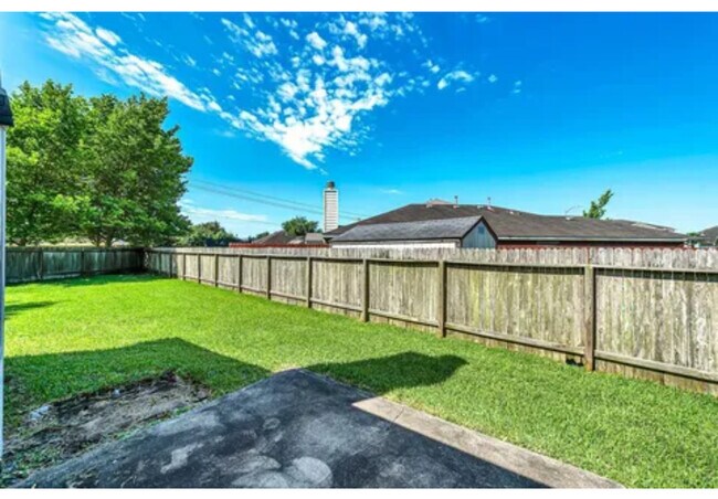 Building Photo - 8007 Blackcherry Ln