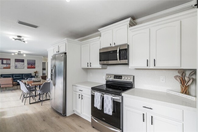 Building Photo - 4535 SW 89th Pl