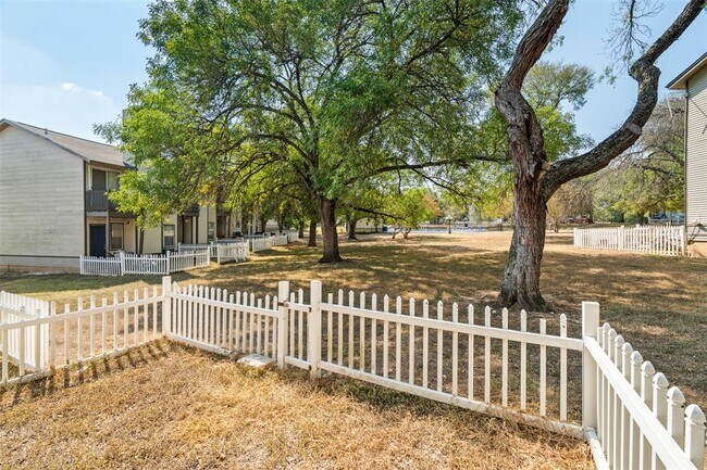 Building Photo - 1806 River Crossing Cir