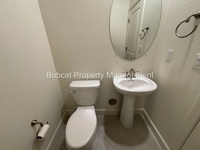 Building Photo - 1484 W Sunset Way