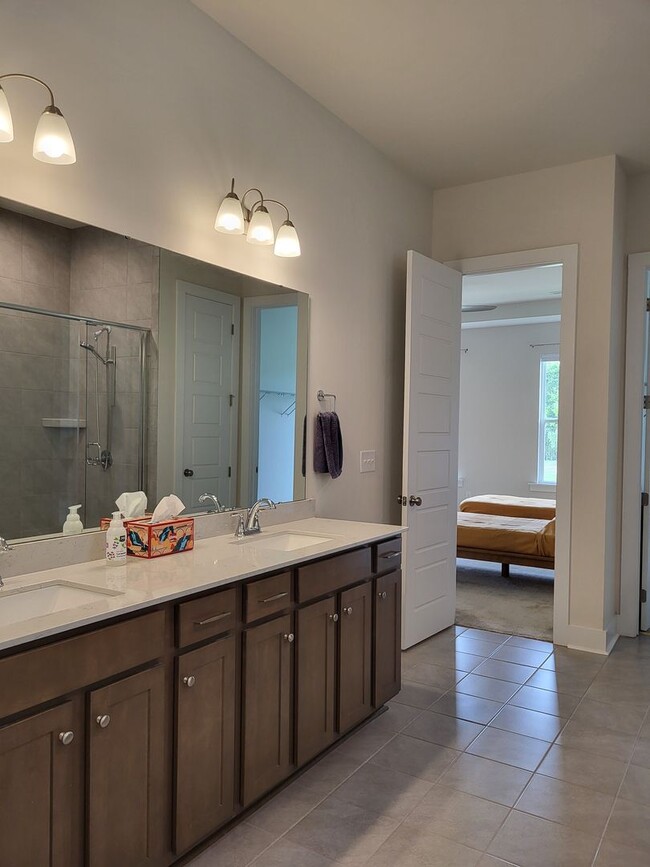 Building Photo - Spacious 3 bedroom in Mayes Hall Community