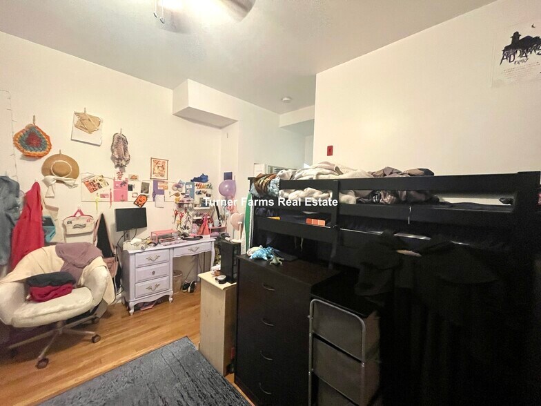 Building Photo - 243 Northampton St