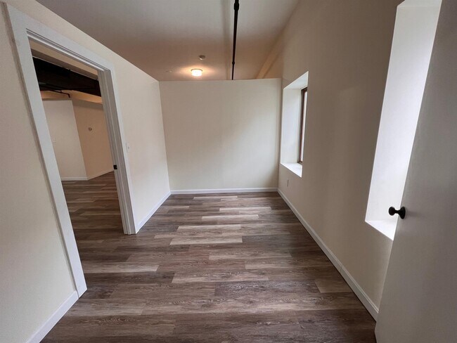 Building Photo - 30 Cross St