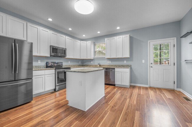 Building Photo - 426 W 28th St