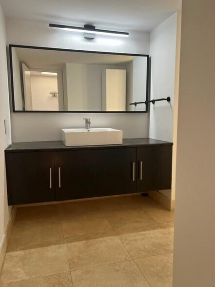 Building Photo - 2180 Brickell Ave